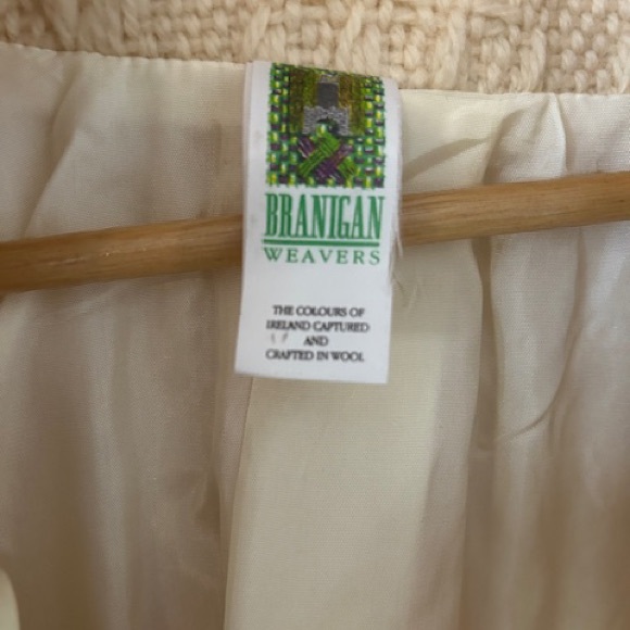 BRANIGAN WEAVERS HEAVY WOOL CAPE WITH HIDDEN POCKETS AND ATTACHED SCARF - Picture 6 of 6